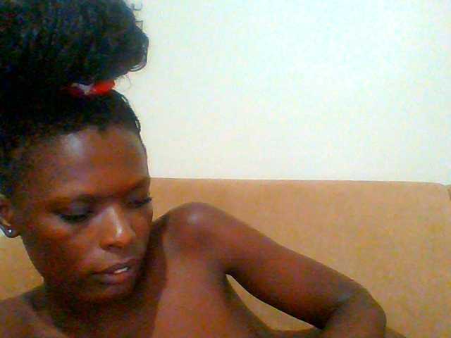Bella-22 live cam on BongaCams