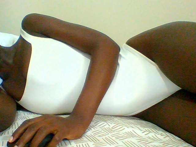 Bella-22 live cam on BongaCams