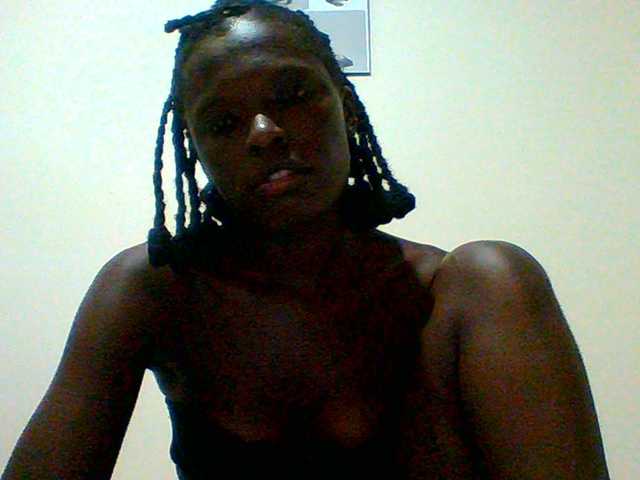 Bella-22 live cam on BongaCams