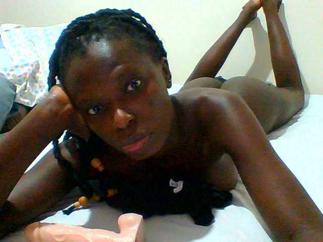Bella-22 live cam on BongaCams