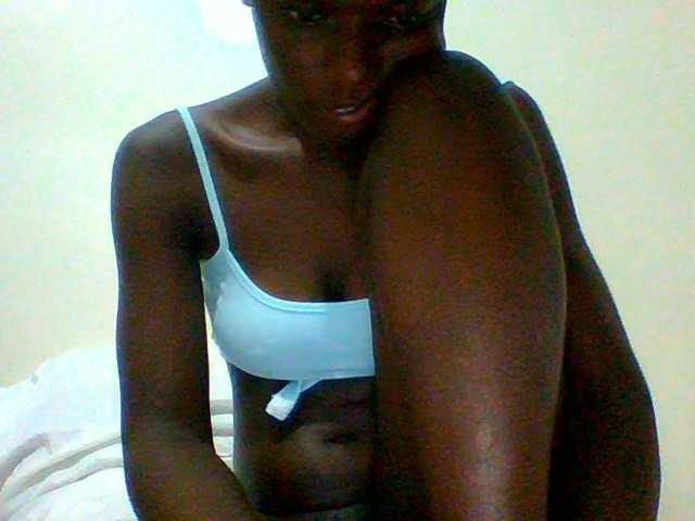 Bella-22 live cam on BongaCams