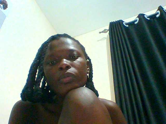 Bella-22 live cam on BongaCams