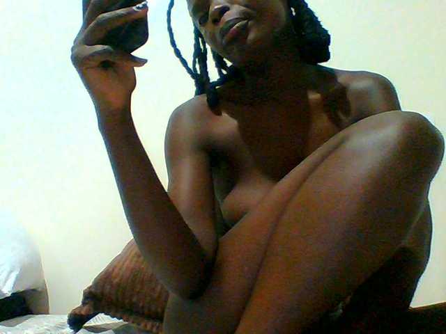 Bella-22 live cam on BongaCams