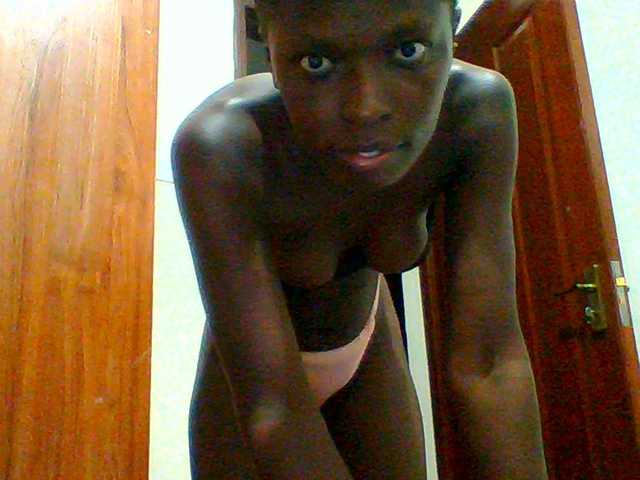 Bella-22 live cam on BongaCams