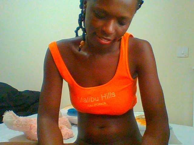 Bella-22 live cam on BongaCams