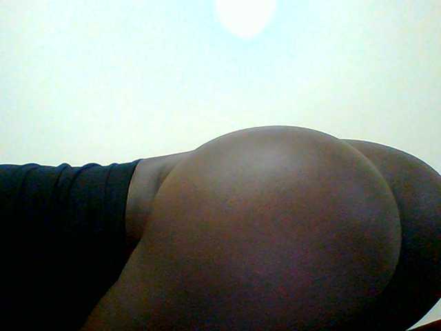 Bella-22 live cam on BongaCams