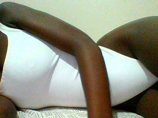 Bella-22 live cam on BongaCams