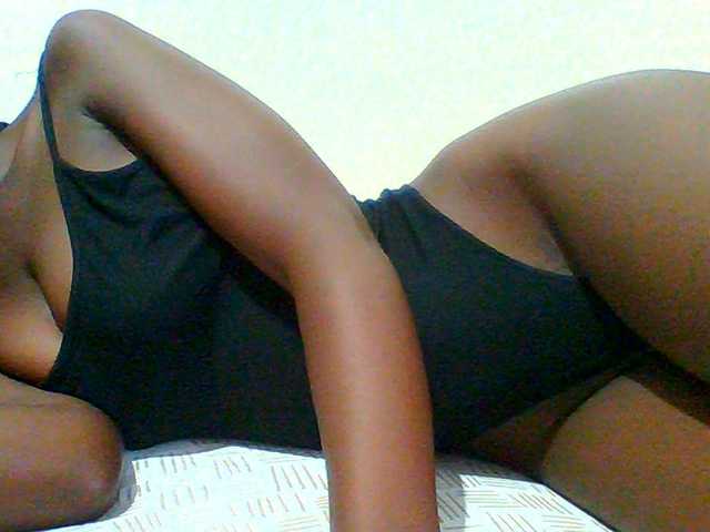 Bella-22 live cam on BongaCams