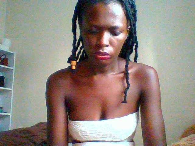 Bella-22 live cam on BongaCams