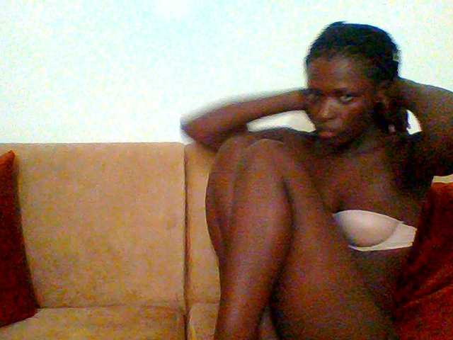Bella-22 live cam on BongaCams