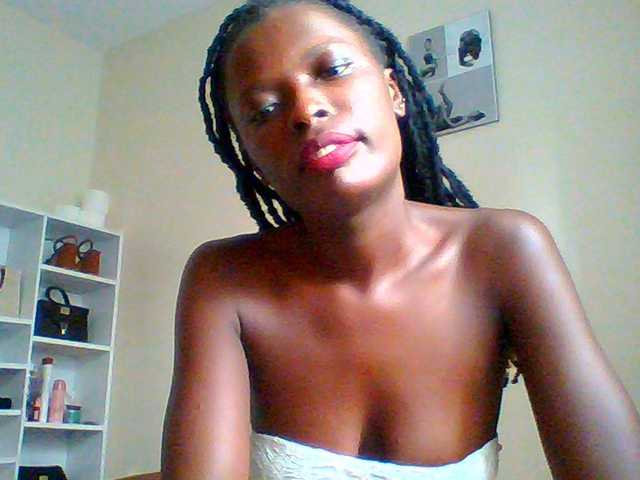 Bella-22 live cam on BongaCams