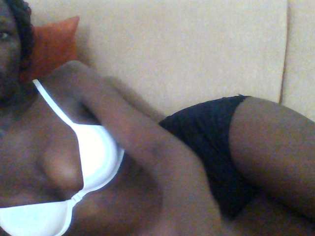Bella-22 live cam preview