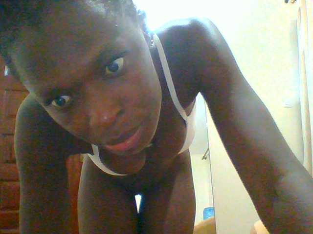 Bella-22 live cam on BongaCams