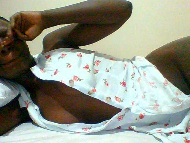 Bella-22 live cam on BongaCams