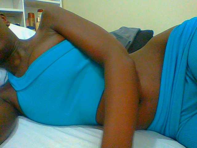 Bella-22 live cam preview