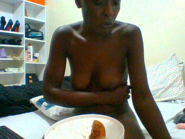 Bella-22 live cam on BongaCams