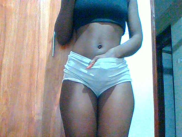 Bella-22 live cam on BongaCams