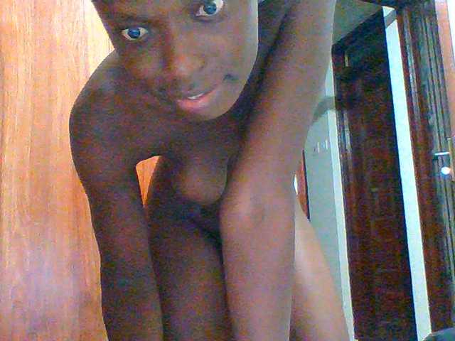 Bella-22 live cam on BongaCams