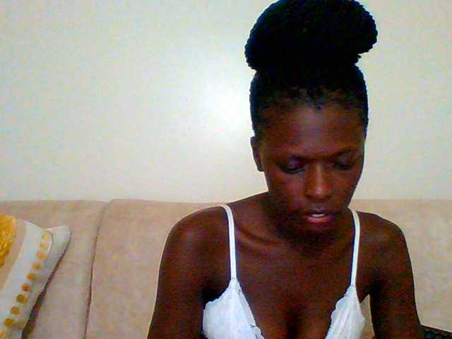 Bella-22 live cam on BongaCams