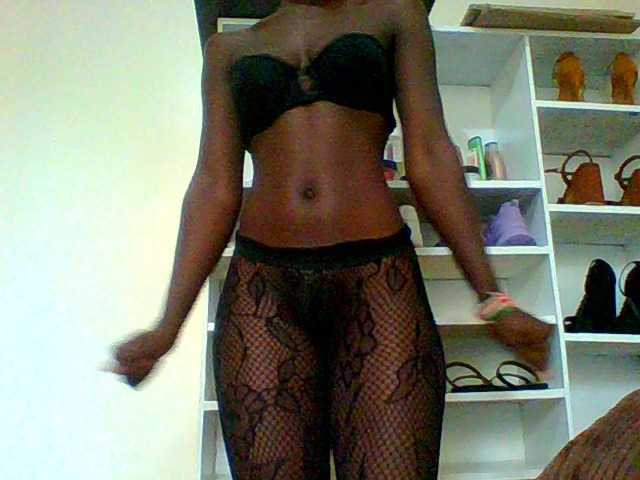 Bella-22 live cam on BongaCams