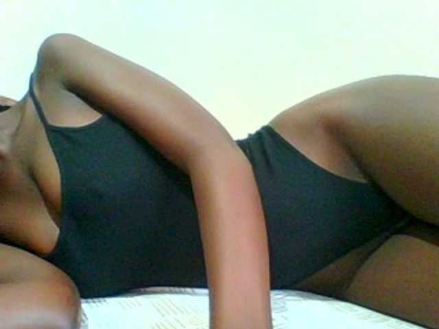 Bella-22 live cam on BongaCams