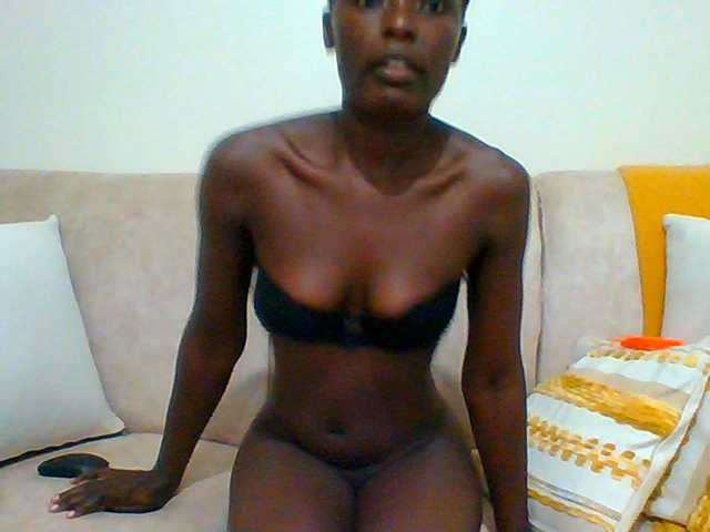 Bella-22 live cam on BongaCams