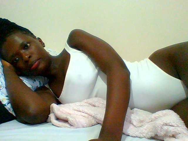Bella-22 live cam on BongaCams