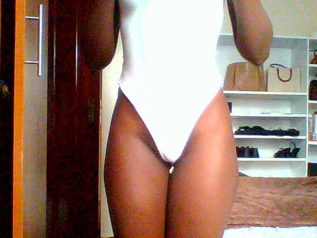 Bella-22 live cam on BongaCams