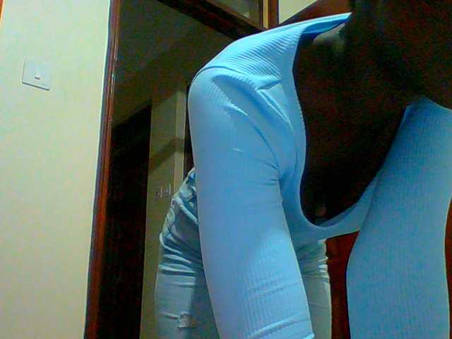 Bella-22 live cam preview