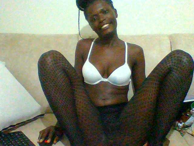 Bella-22 live cam on BongaCams