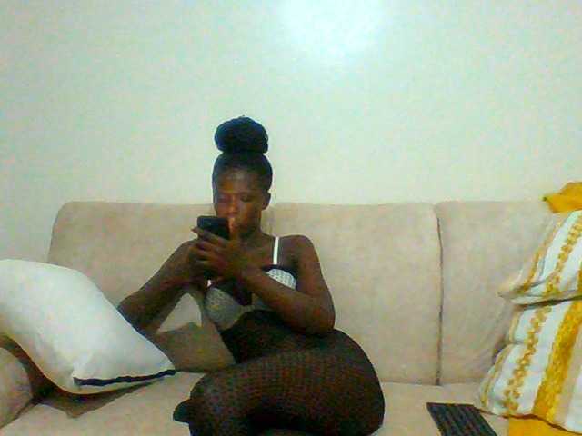 Bella-22 live cam on BongaCams