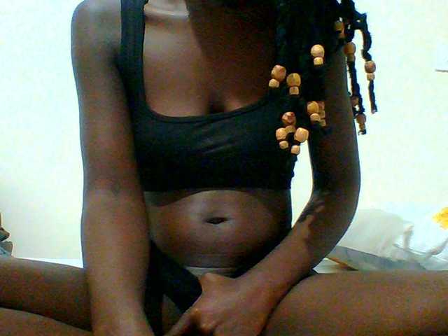 Bella-22 live cam on BongaCams