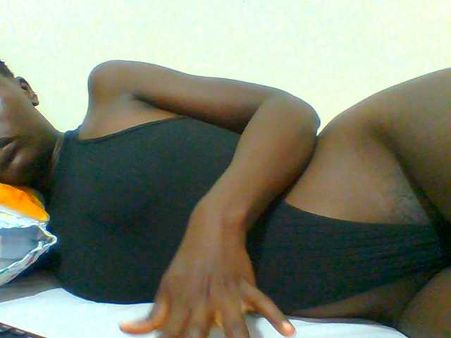 Bella-22 live cam on BongaCams
