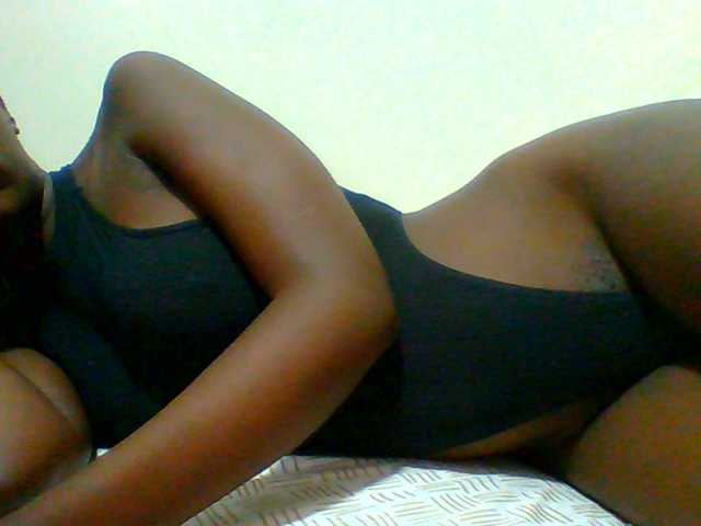 Bella-22 live cam on BongaCams