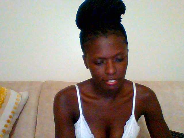 Bella-22 live cam on BongaCams