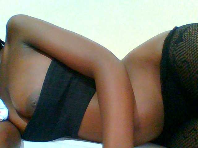 Bella-22 live cam on BongaCams