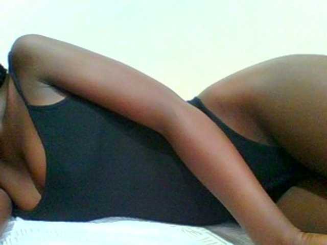 Bella-22 live cam on BongaCams