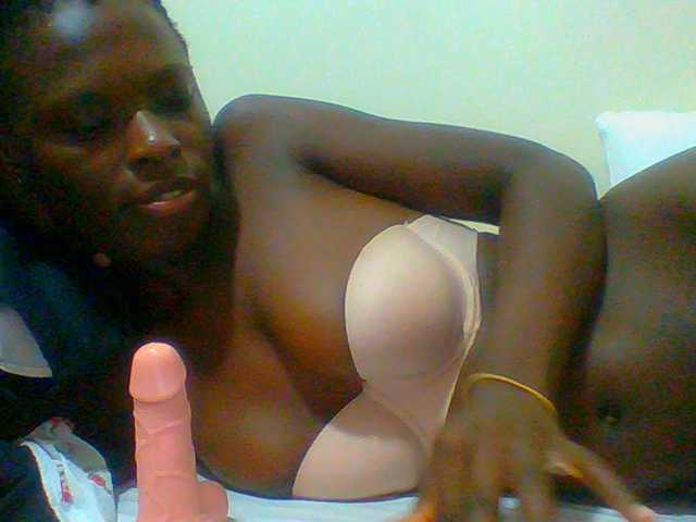 Bella-22 live cam preview