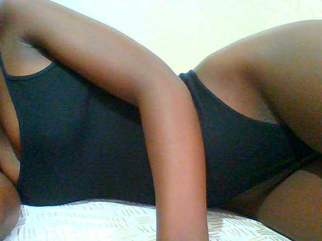 Bella-22 live cam on BongaCams