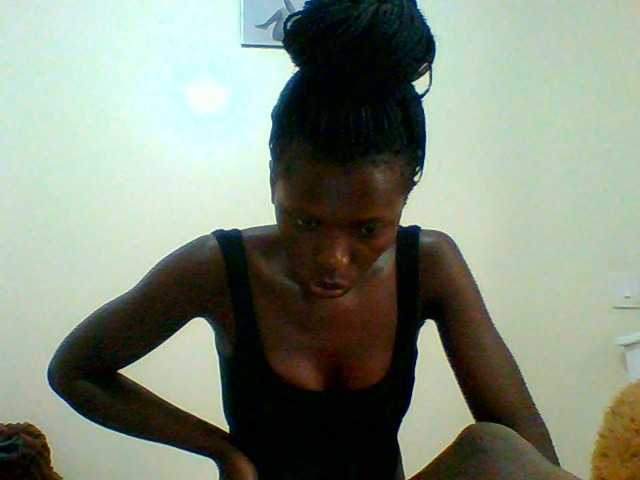 Bella-22 live cam on BongaCams