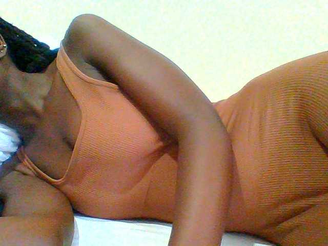 Bella-22 live cam on BongaCams