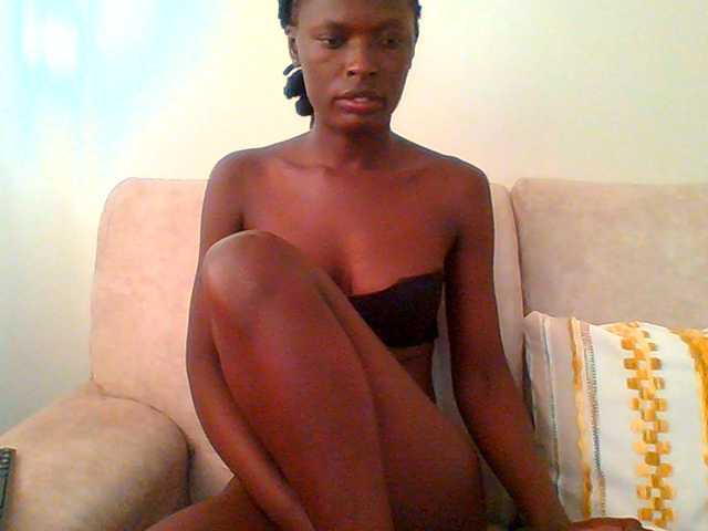 Bella-22 live cam on BongaCams
