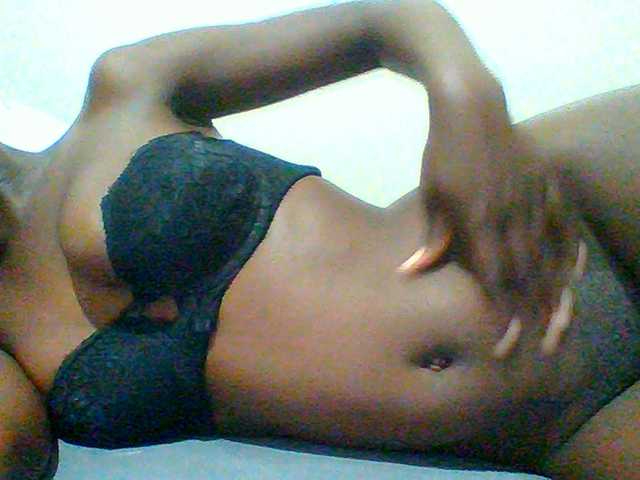 Bella-22 live cam on BongaCams