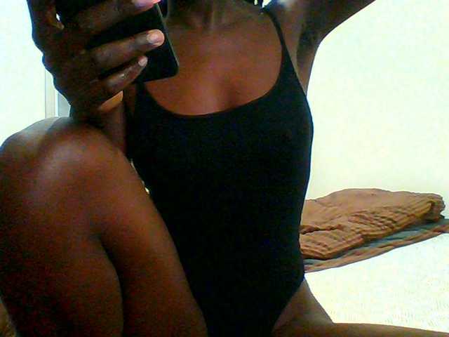 Bella-22 live cam on BongaCams