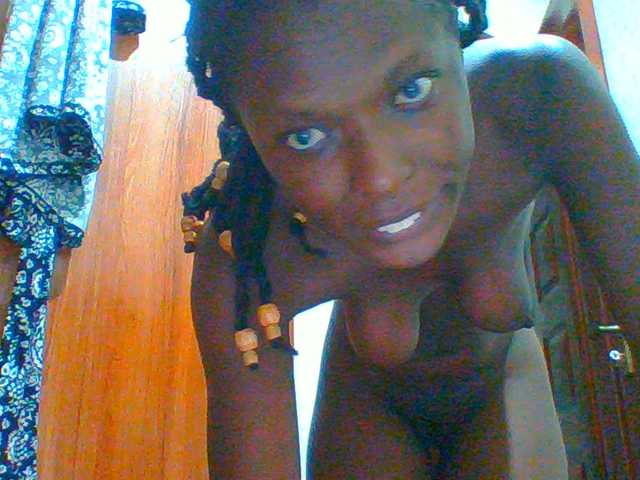 Bella-22 live cam on BongaCams
