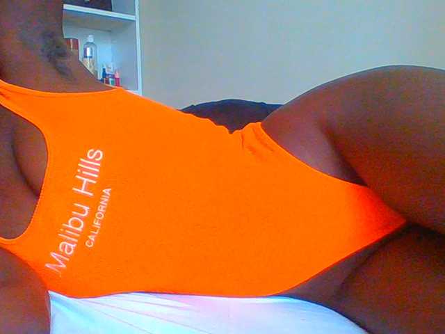 Bella-22 live cam on BongaCams