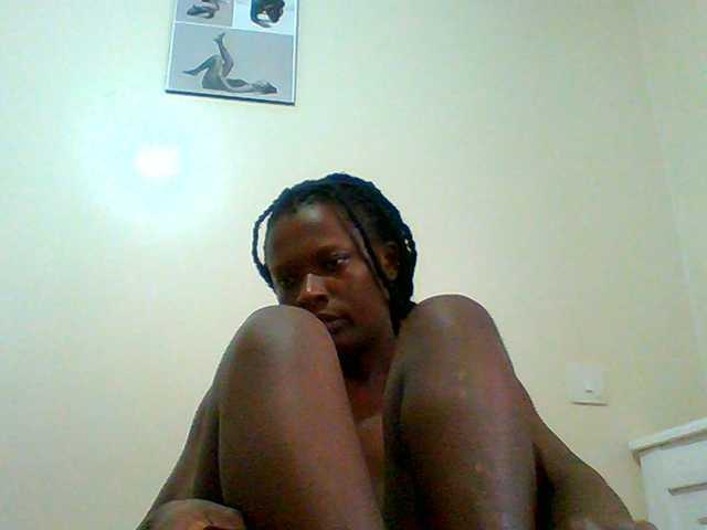 Bella-22 live cam on BongaCams
