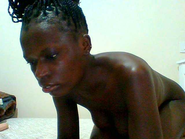 Bella-22 live cam on BongaCams