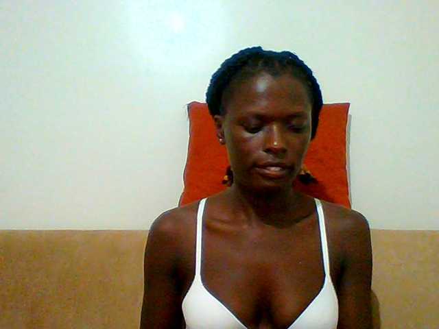 Bella-22 live cam on BongaCams