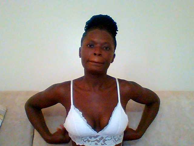 Bella-22 live cam on BongaCams